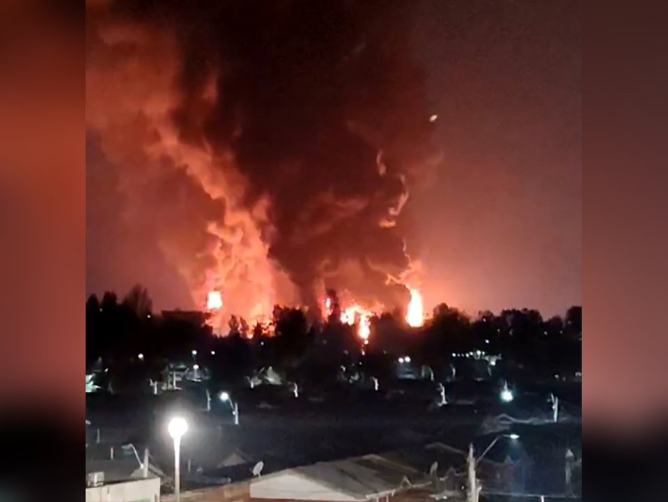 Explosion in Chemiewerk: Giftiger Rauch gefährdet Anwohner