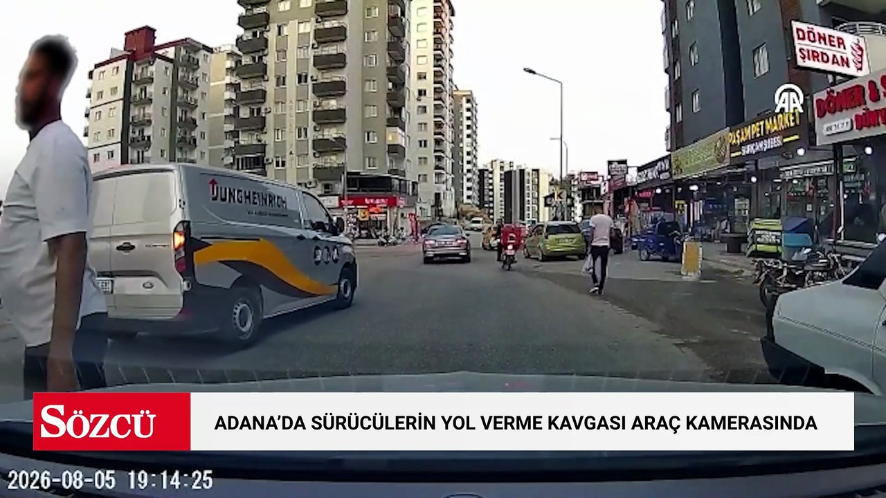 Adana'da sürücülerin yol verme kavgası araç kamerasında