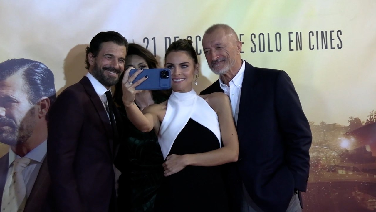 El divertido momento fan de Amaia Salamanca con Arturo Pérez-Reverte