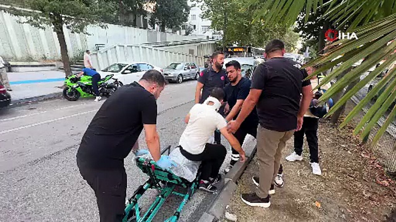 Hafif ticari araç ile motosiklet çarpıştı: 1 yaralı