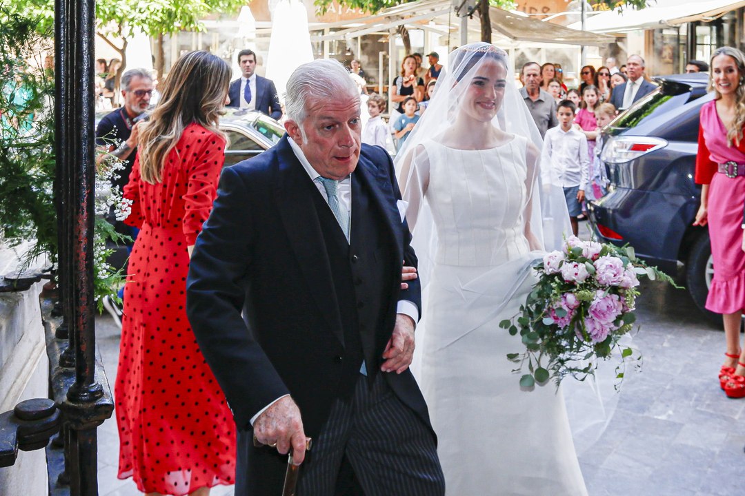 Felipe Benjumea Porres y María de Chiris Mora Figueroa se dan el 'sí, quiero' rodeados de amigos y familiares en Sevilla