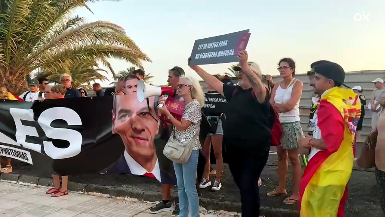 Concentración de Hazte Oír frente a La Mareta