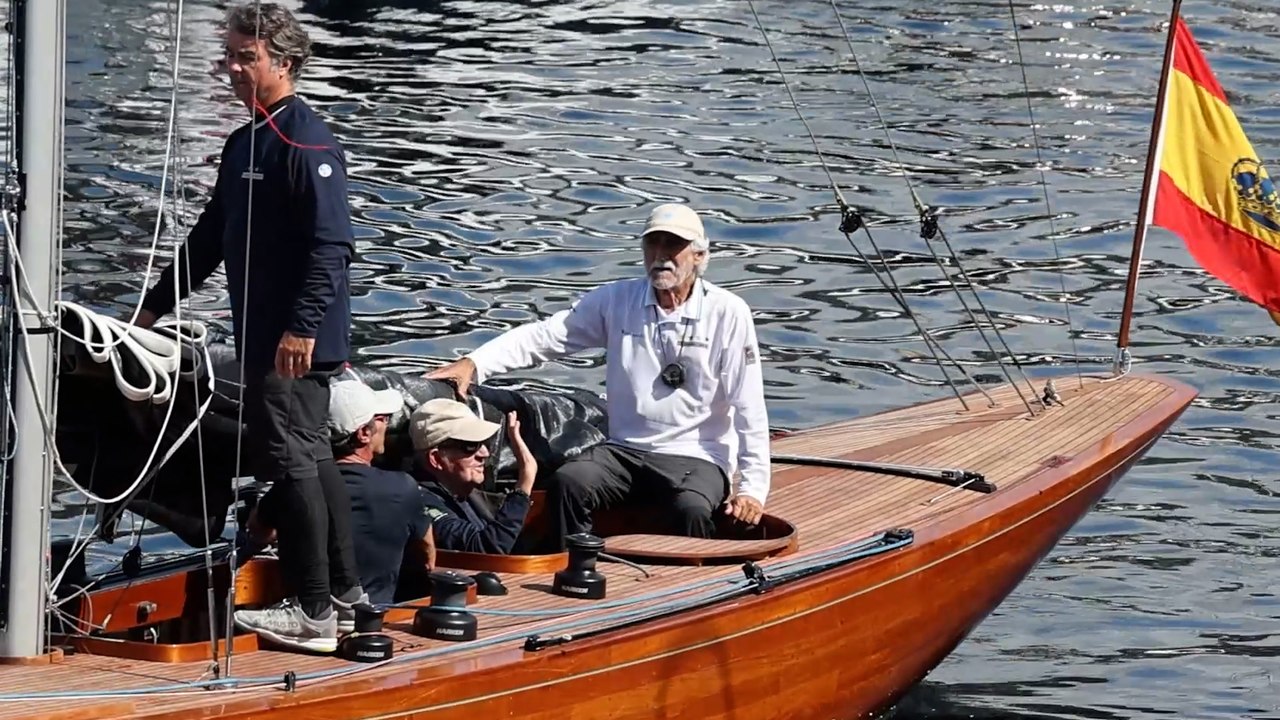 Simoneta Gómez-Acebo, fan incondicional de su tío el rey Juan Carlos en las regatas de Sanxenxo