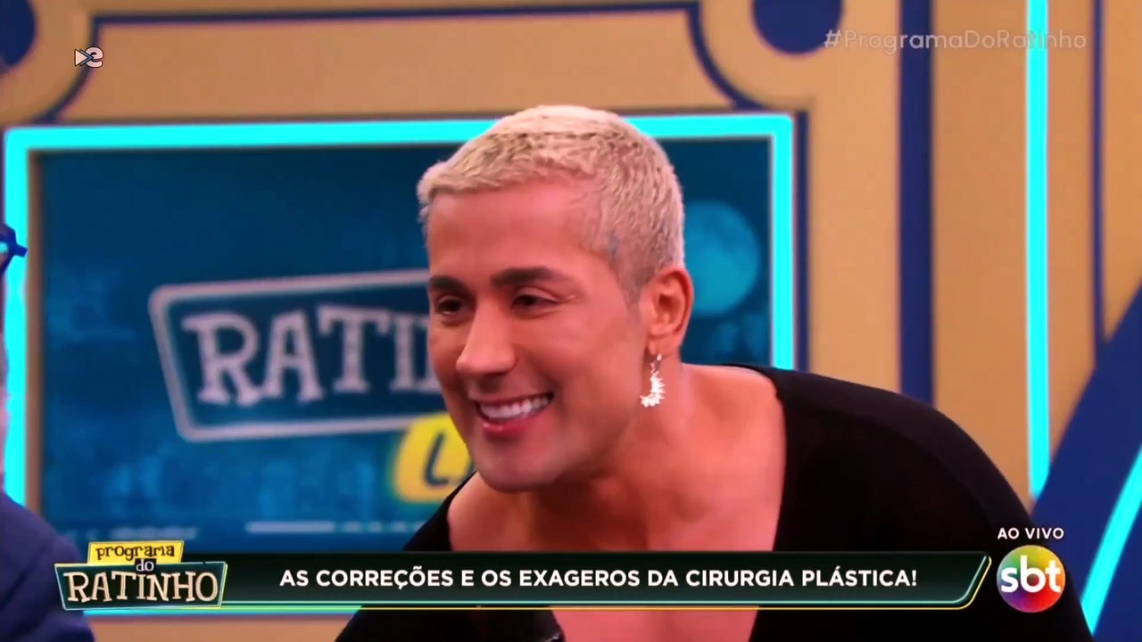 ASSISTA: Ratinho chama cantor sertanejo de "viado" durante programa do SBT