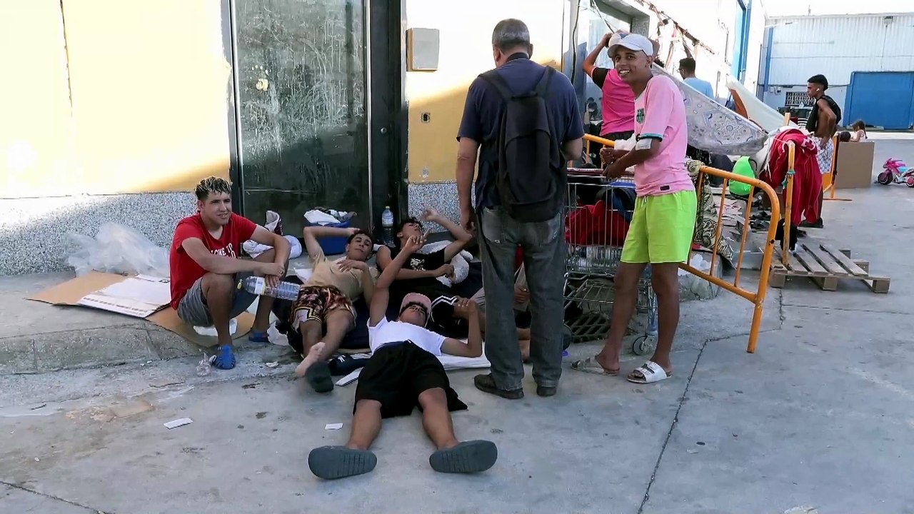 Los inmigrantes que permanecen en Ceuta, en busca de trabajo y de un futuro