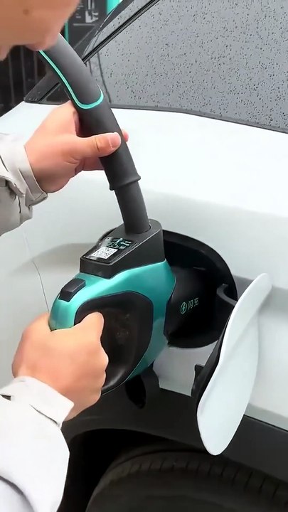 BYD created a charger that can recharge EV batteries as fast as filling up gas ⚡🚗