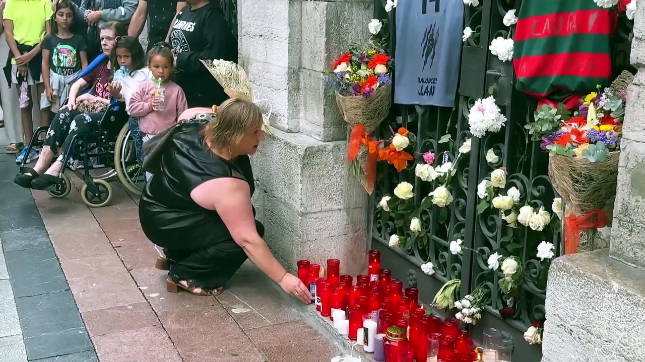 Llanes despide en silencio a su vecina Laura, la guardia civil asesinada por su expareja