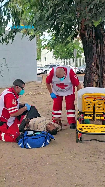 Atiende Cruz Roja a hombre por posible agotamiento por calor