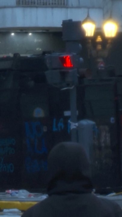 Water cannons unleashed during protests in Argentina