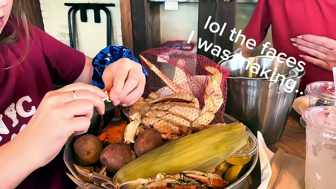 Road Trip to WOODY'S Crab House in Maryland! Johnny Orders the Biggest Crab Legs in America!