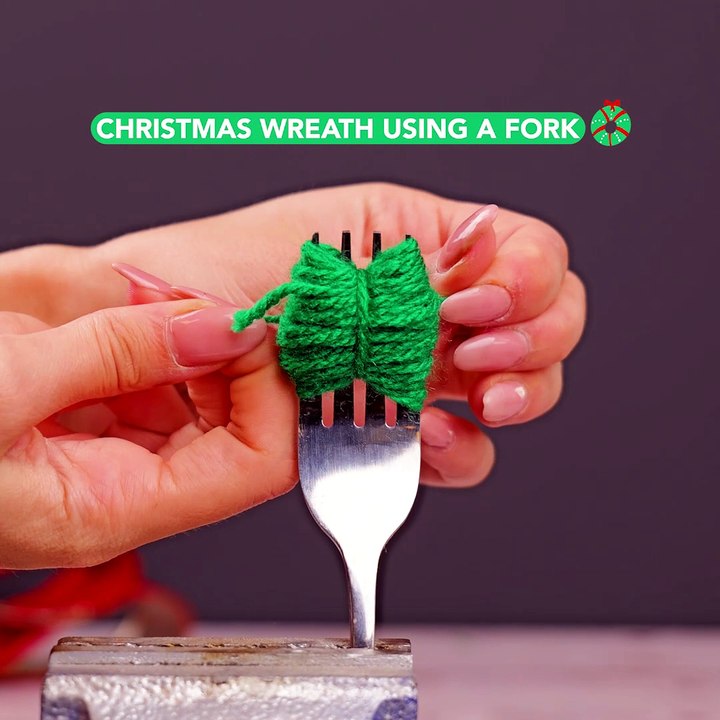 DIY your own Christmas wreath😍