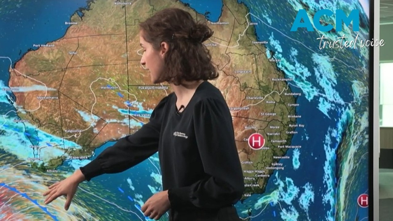 Wet, windy, wintry weekend in the south