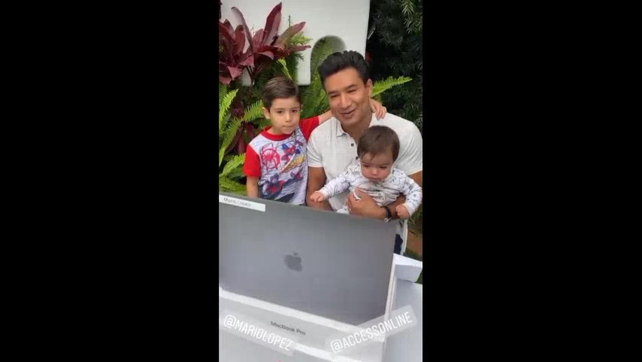 Mario Lopez's kids help him out at work