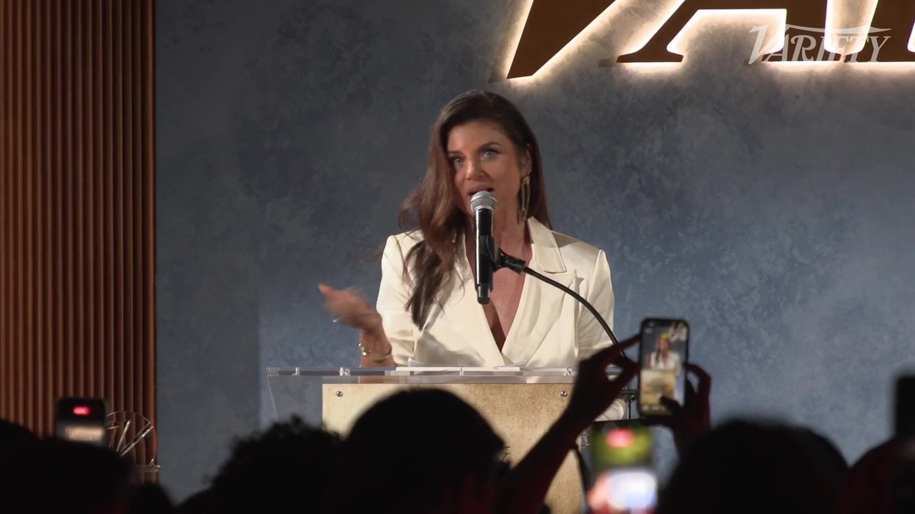 Tiffani Thiessen - presents Malachi Barton