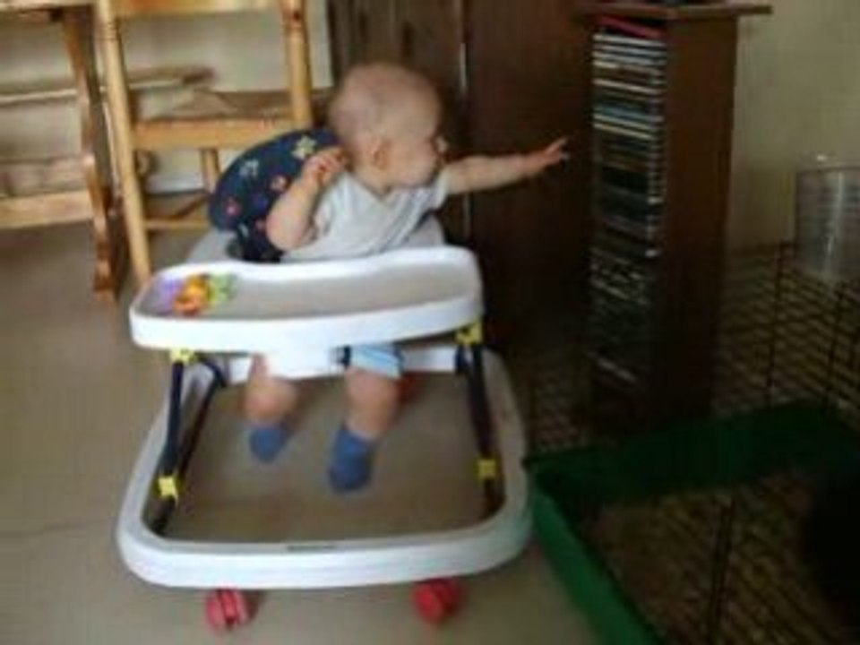 Jules trOtteur tOuche-à-tOut