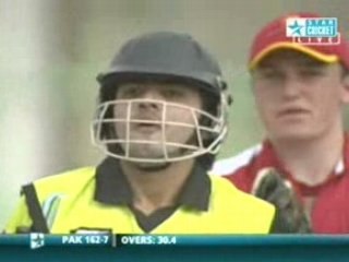 Hong Kong vs Pakistan | Bowler Muneer Dar | Over 31