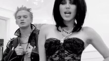 Miley Cyrus y Cody Simpson, divertidos en Halloween