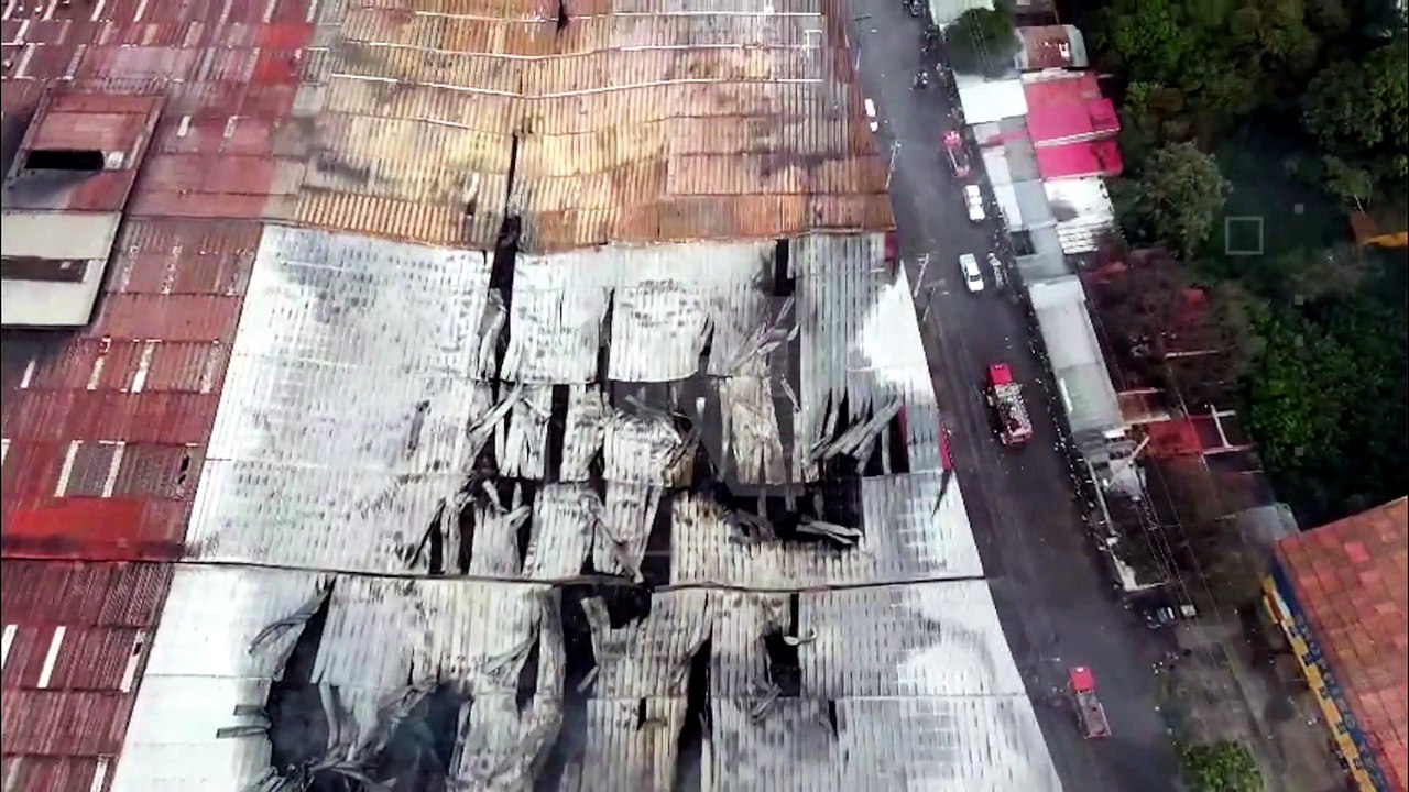 A un día del incendio, la Feria Barrio Lindo aún muestra las huellas de la tragedia