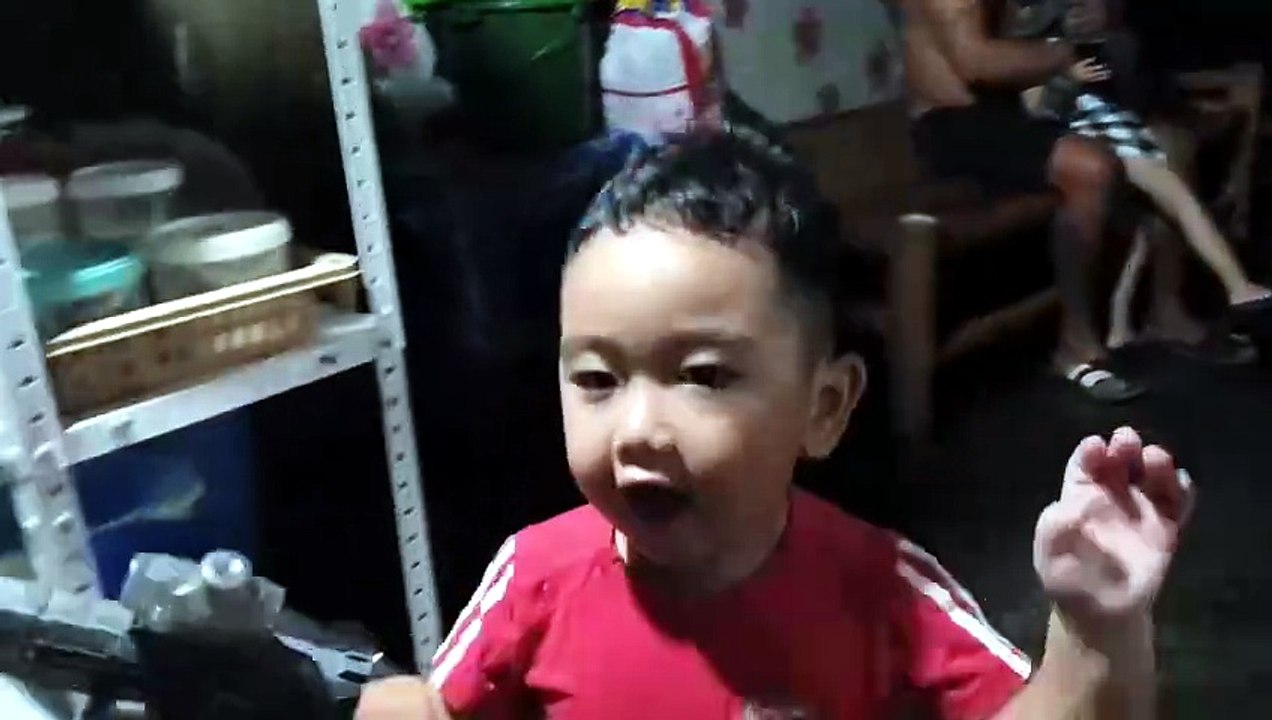 Nagselpon Si Grey Ug Nagdula Og Watergun Si Isa...