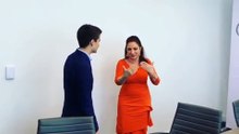 Gloria y Emilio Estefan regalan beca a joven español