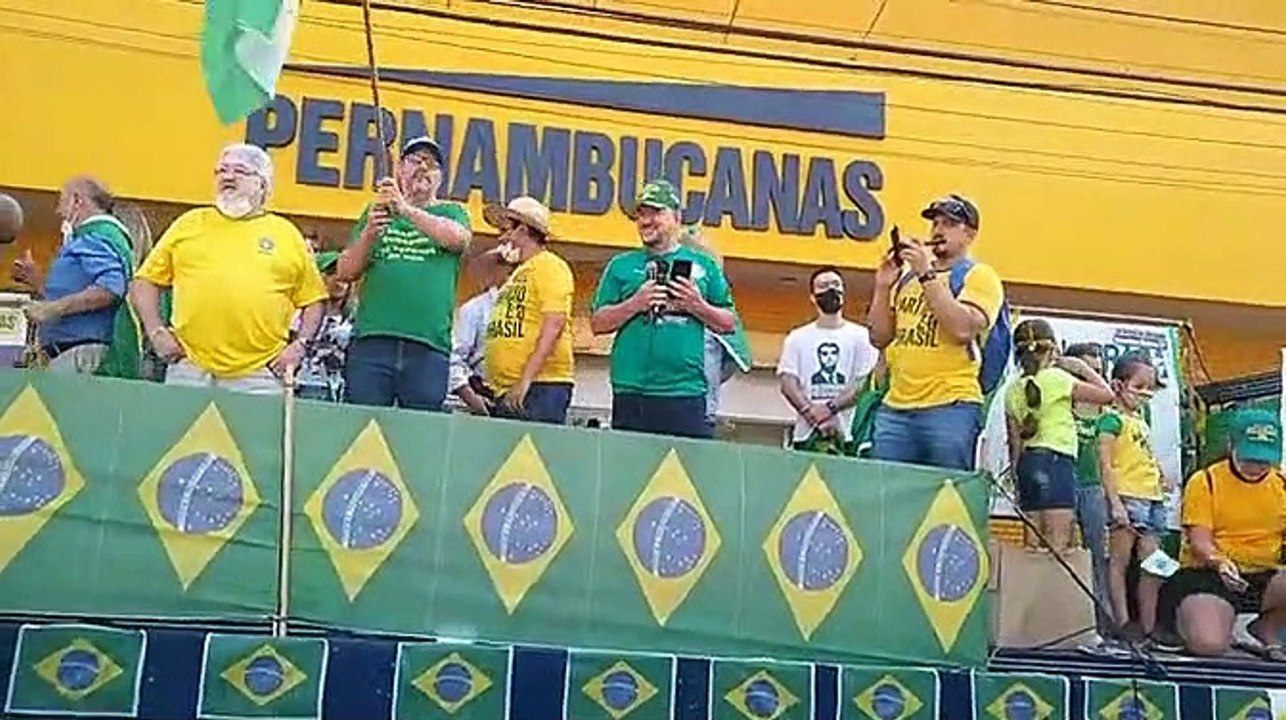 7 de Setembro: manifestação movimenta centro de Apucarana