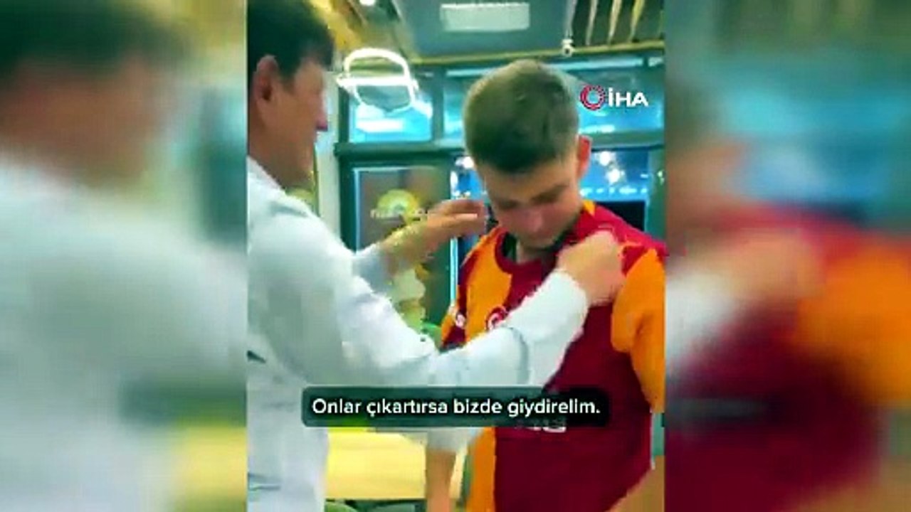 Havalimanında forması çıkarılmıştı, Salah yazılı Galatasaray formasıyla gönlü alındı | Ajansspor | IHA