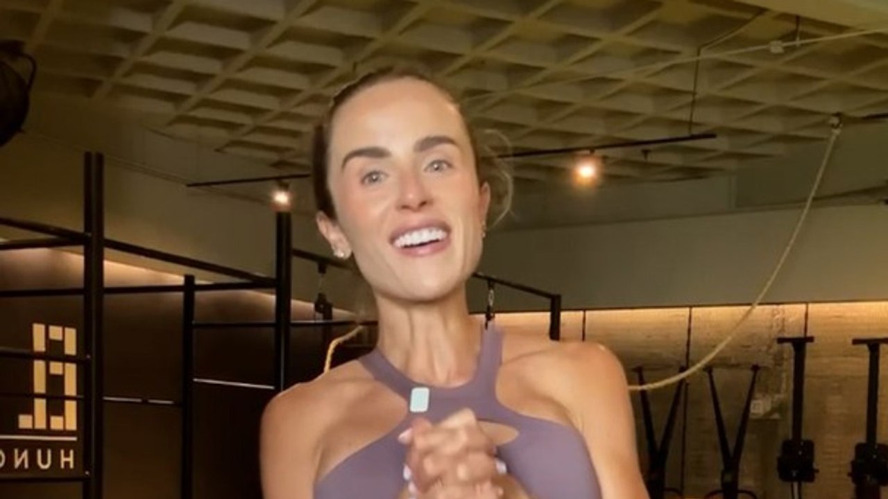 Ejercicio 6 con Carlotta Chacón: Jumping squat, el ejercicio perfecto para mejorar la resistencia cardiovascular y aumentar la potencia muscular