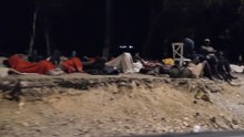 Las imágenes que el Gobierno no quiere mostrar: OKDIARIO graba de madrugada a miles de inmigrantes durmiendo a la intemperie en Ceuta