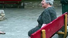Δανάη Μπάρκα: «Πήγα, της έκανα έκπληξη, κι έφυγα» – Το τρυφερό βίντεο με τη γιαγιά της