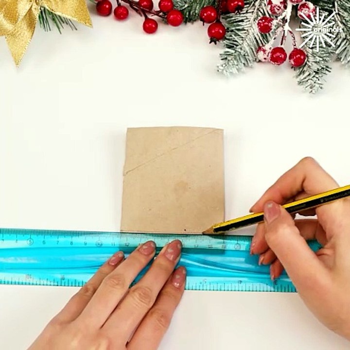 Make a snowflake from toilet paper tubes! ❄️🧻