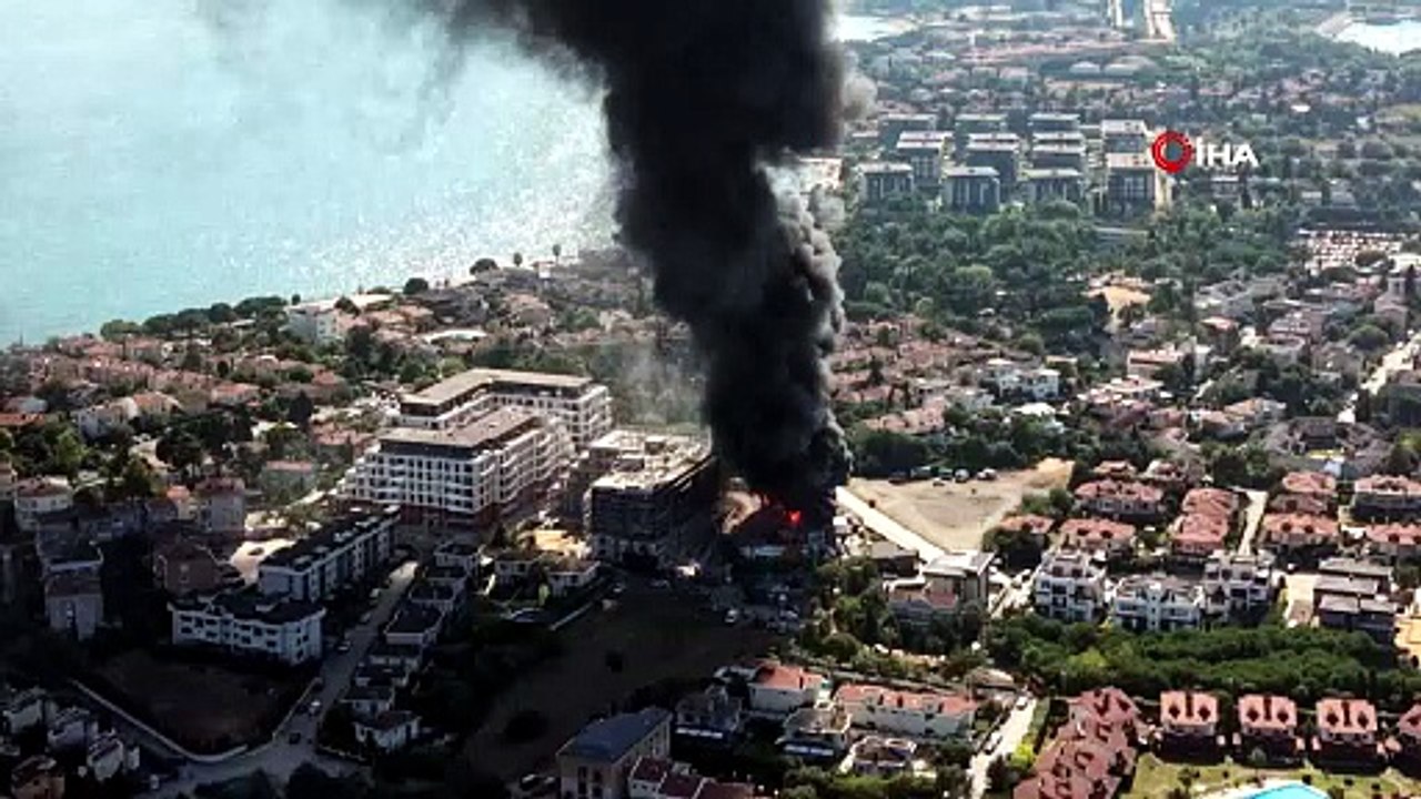 İstanbul'da şantiyede büyük yangın: İşçi konteynerleri küle döndü!
