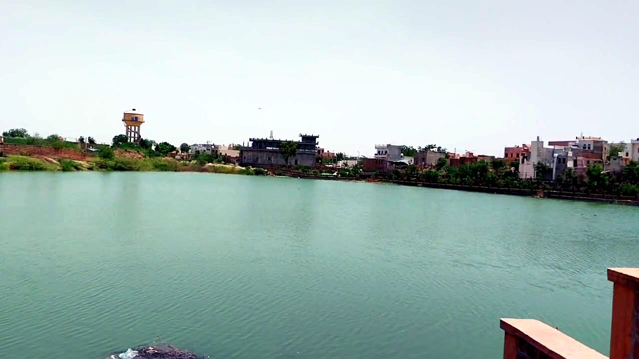 तालाबों की सांसों पर पक्के कब्जों का पहरा, 15 हजार निर्माणों ने निगला जलग्रहण क्षेत्र, प्रशासन सोया