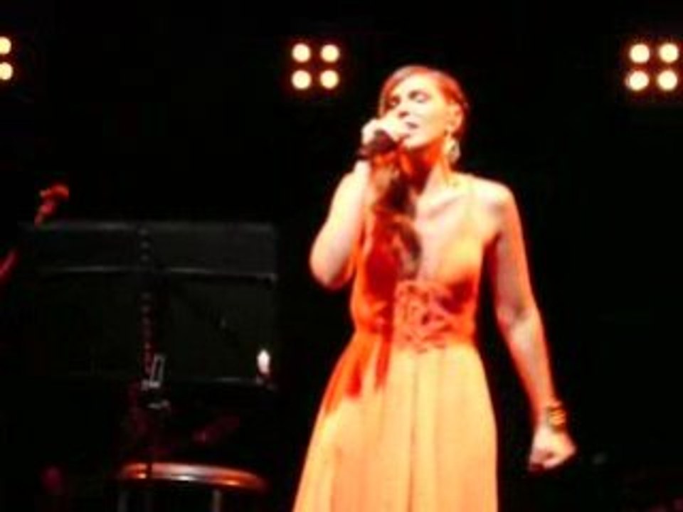 Laure Milan - Et je reste là