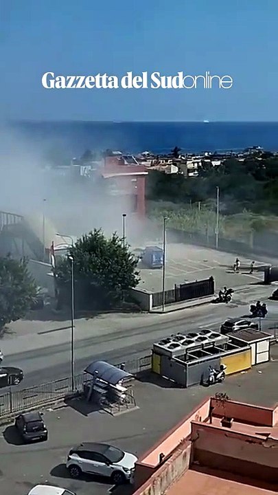 Messina, la tragedia di Pistunina: il video inedito. Un furgone bianco e una Mercedes lasciano il piazzale pochissimi secondi dopo il crollo