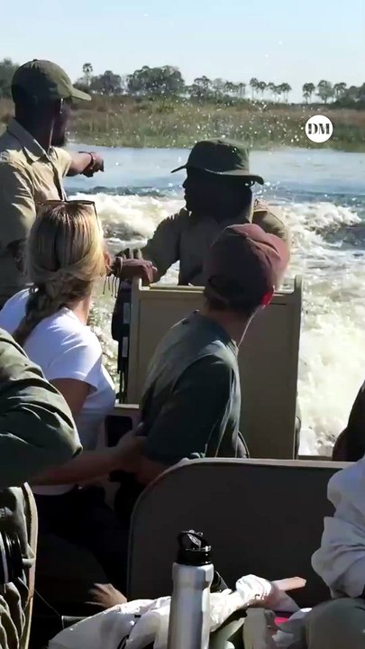 Momentos de gran tensión vivieron varios turistas en Botsuana cuando un hipopótamo persiguió agresivamente su embarcación