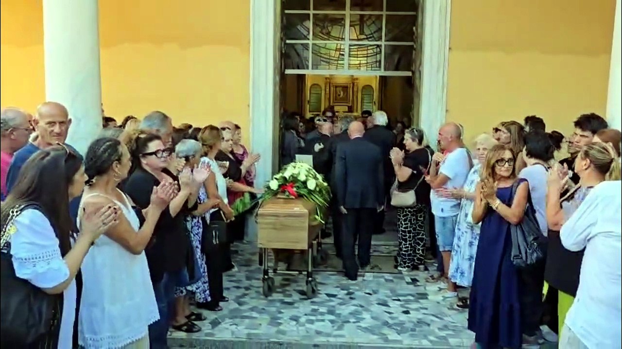 Massa, l'addio a Paolo e Graziella morti nell'incidente sulla Terni-Rieti