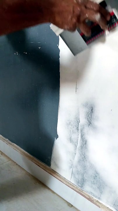 The first coat of putty has been applied.