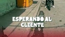 "Lady Paquete": adulta mayor le quita el celular a repartidor por una entrega