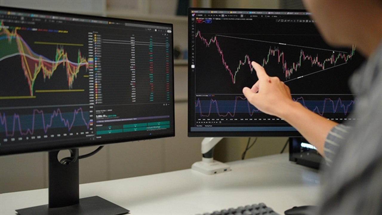 Investing View is Glass 'More Than Half-Full': Kelly