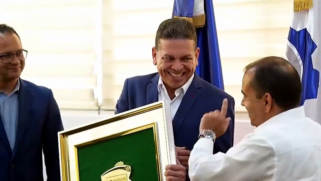 Asotedom reconoce a Rafael Cruz por sus aportes al fortalecimiento del sector textil dominicano