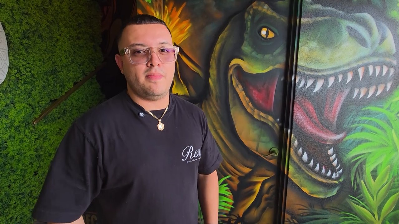 mqn-rex-street-food-el-emprendimiento-que-combina-sabor-arte-urbano-y-dinosaurios-070826