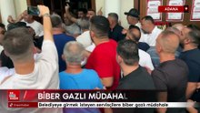 Adana'da eylem yapıp belediye binasına girmeye çalışan servisçilere biber gazlı müdahale