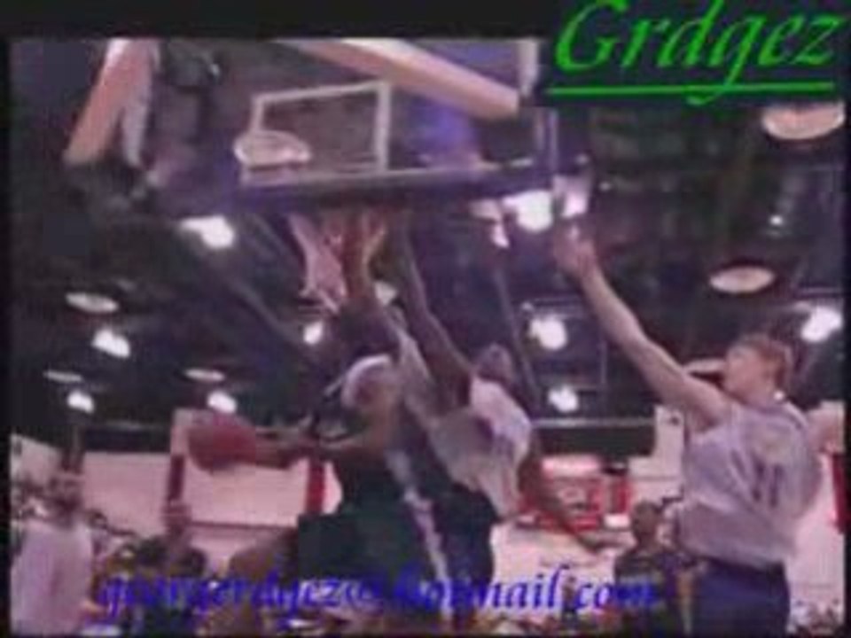NBA O.J. Mayo goes up and under against the Lakers (Grdgez)