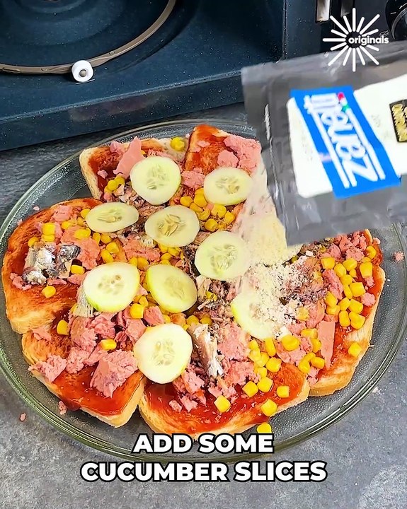 Irresistible Italian bread pizza recipe! 🍕👌