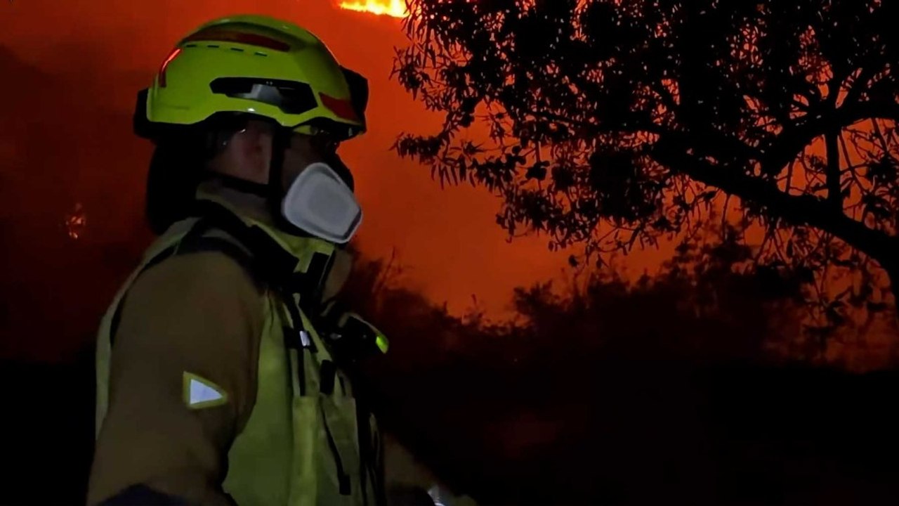El fuego asola Castellón: 3 incendios activos, 1.000 confinados, masías evacuadas y la UME movilizada