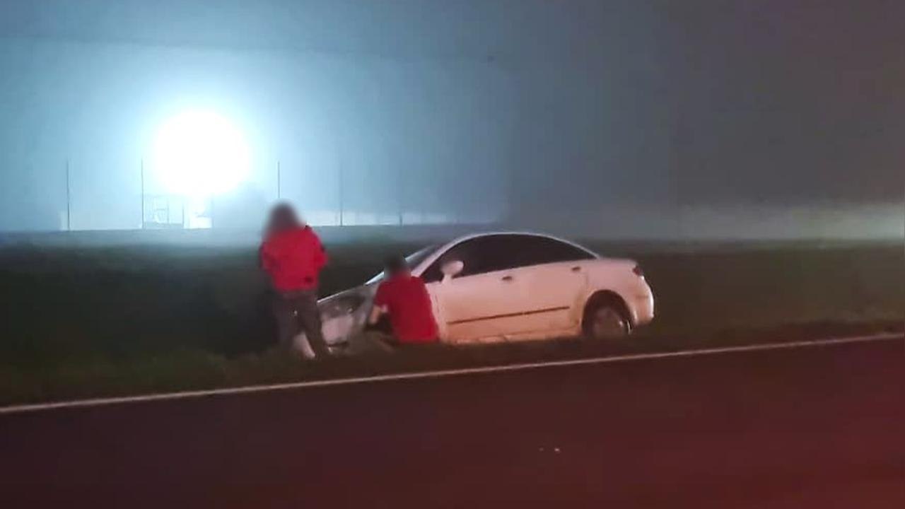 Motorista perde controle e Siena sai da pista na BR-277