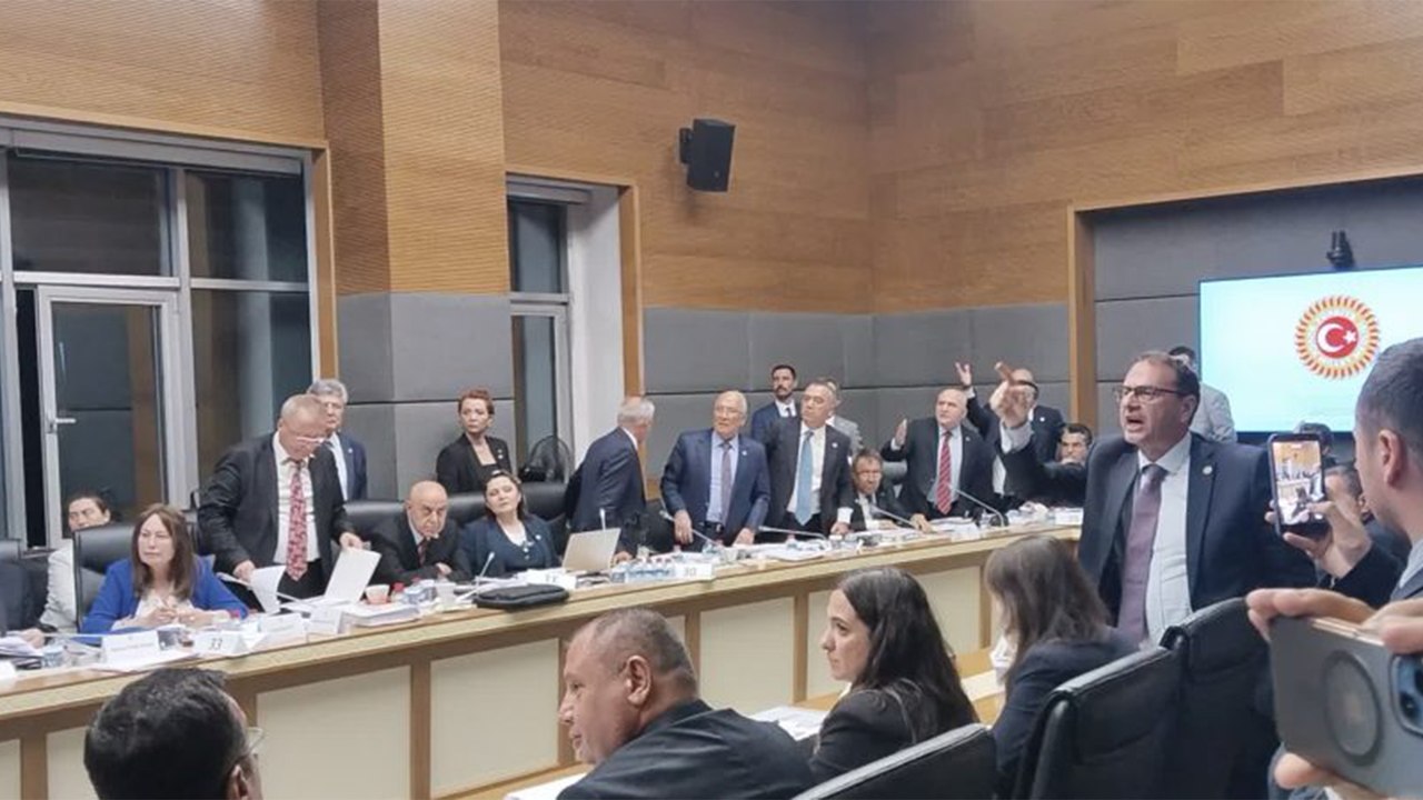 Tartışmalı çerçeve yasa görüşmeleri: İYİ Partili Uz, Komisyon Başkanı Yüksel'in üzerine yürüdü