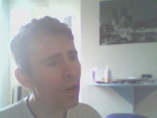 Wiwi égratigne "Can't smile without you"