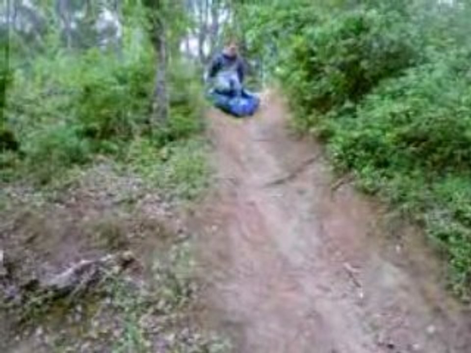 Régis qui fait de la luge