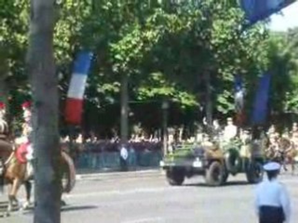 Le Président Sarkozy sur les Champs-Elysées